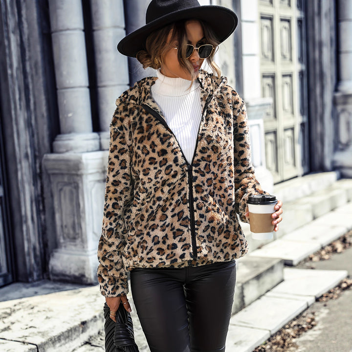 Dams fleecejacka med leopardmönster och praktisk dragkedja Mirla-Eva Jonsson