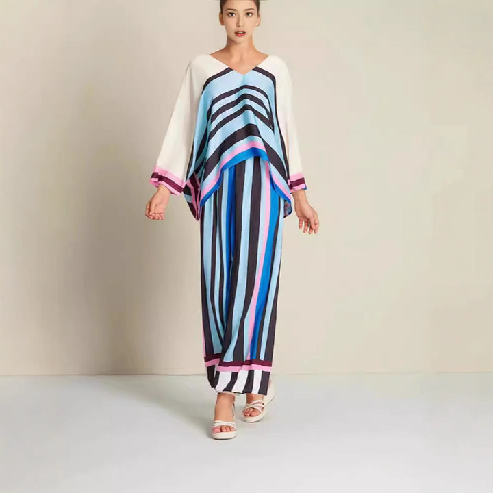 Dams fritidsset med elegant snitt och moderna ränder Mirla-Eva Jonsson