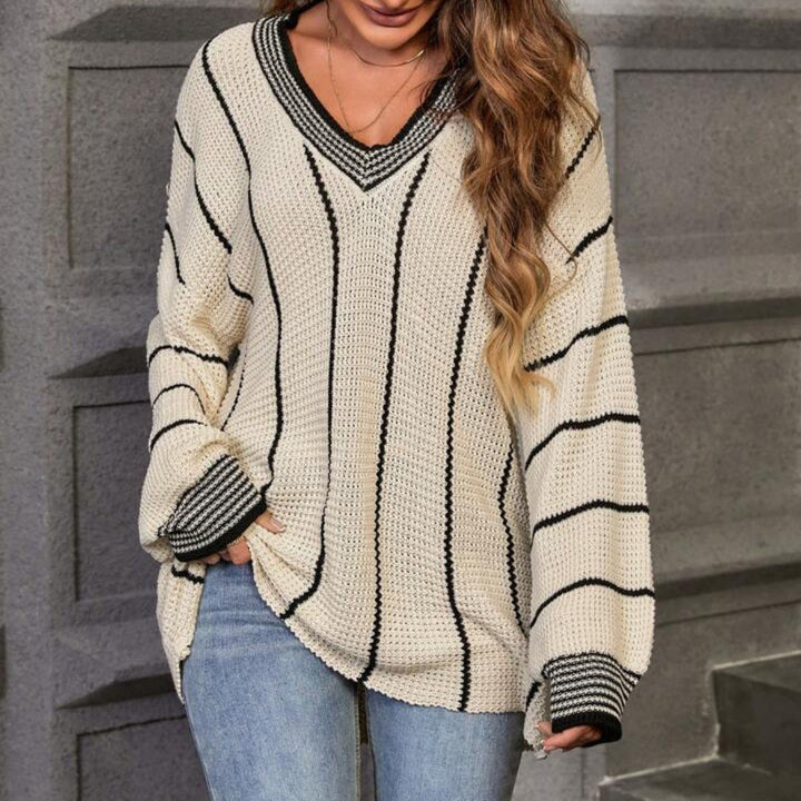 Dams grov stickad tröja med elegant V-ringningsdesign och modernt randmönster Eva Jonsson-Eva Jonsson