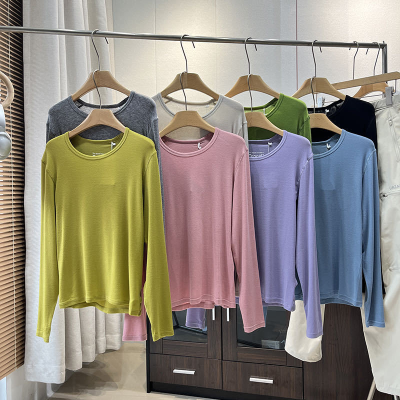 Dams långärmad skjorta gjord av mjuk jersey med ergonomisk skärning Mirla-Eva Jonsson