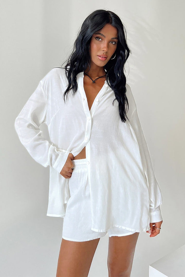 Dams loungewear-set med avslappnad button-up-blus och bekväma shorts Eva Jonsson-Eva Jonsson