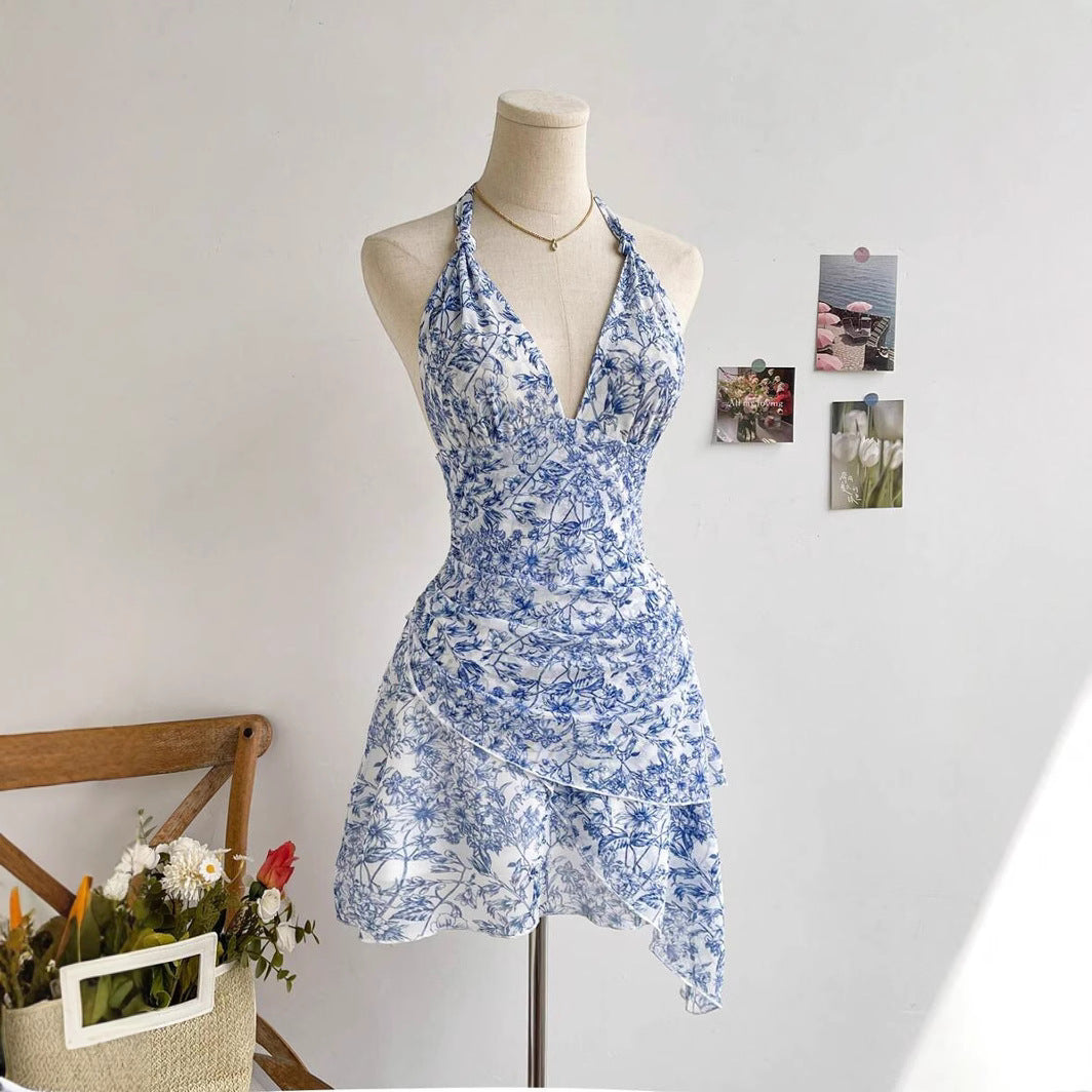 Dams luftigt omlottklänning med blommigt mönster och bandlös design Mirla-Eva Jonsson