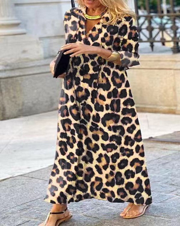 Dams maxiklänning med trendigt leopardmönster och elegant omslagsdesign Mirla-Eva Jonsson