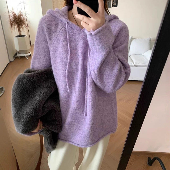 Dams mysiga hoodie gjord av mjukt fleece material med känguruficka Mirla-Eva Jonsson