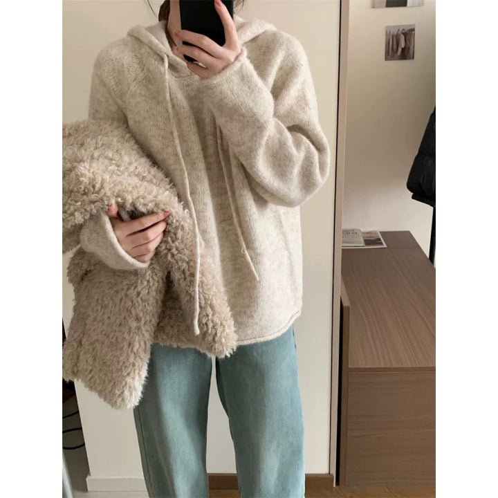 Dams mysiga hoodie gjord av mjukt fleece material med känguruficka Mirla-Eva Jonsson