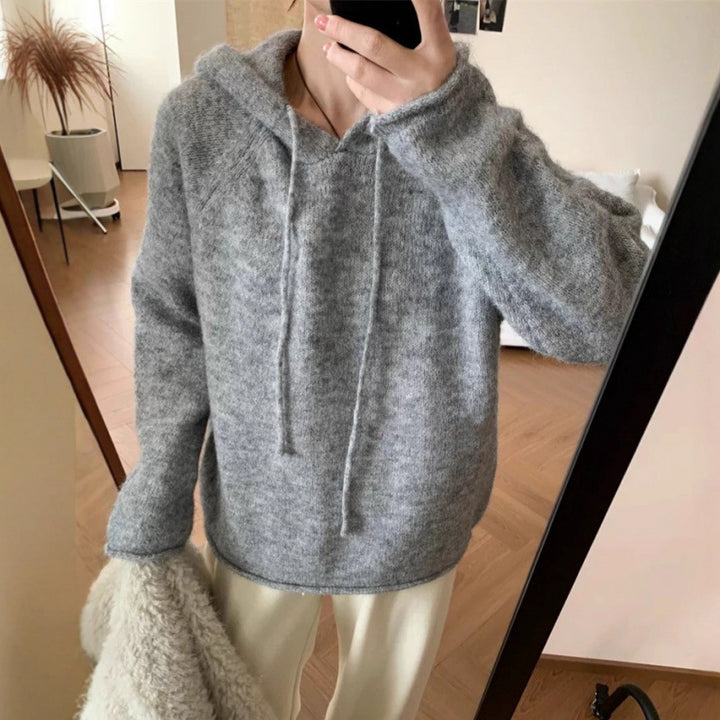 Dams mysiga hoodie gjord av mjukt fleece material med känguruficka Mirla-Eva Jonsson