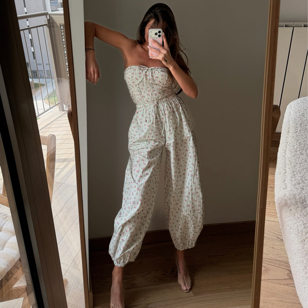 Dams overall med lekfullt blommönster och elastisk midje dragsko Mirla-Eva Jonsson
