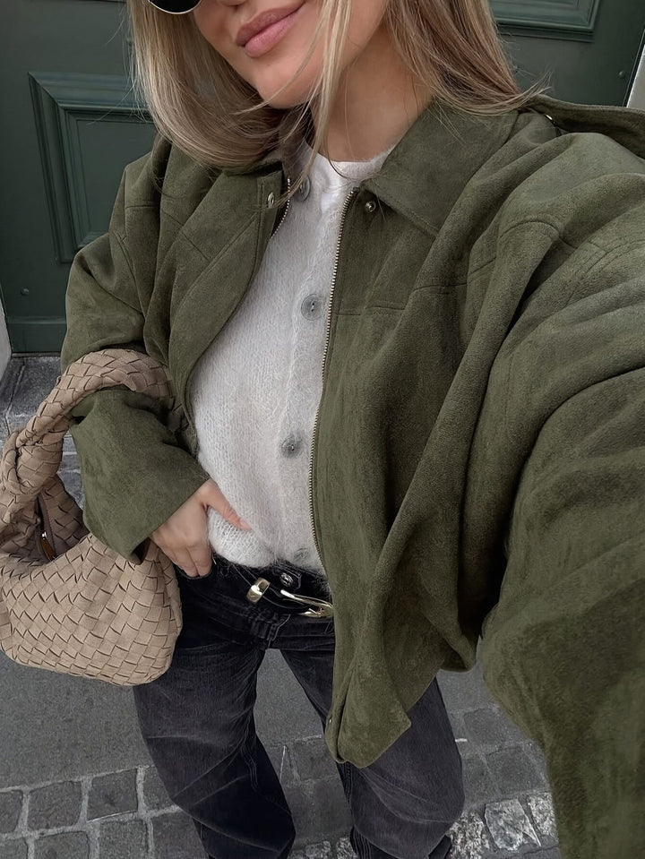 Dams oversized jacka gjord av mjukt mockaimitation Mirla-Eva Jonsson