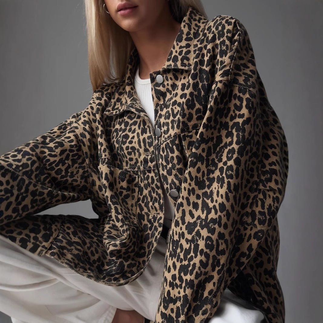 Dams oversized jeansjacka med satt leomönster Mirla-Eva Jonsson