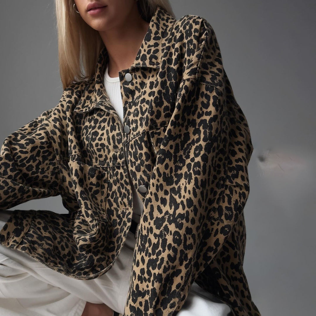 Dams oversized jeansjacka med satt leomönster Mirla-Eva Jonsson