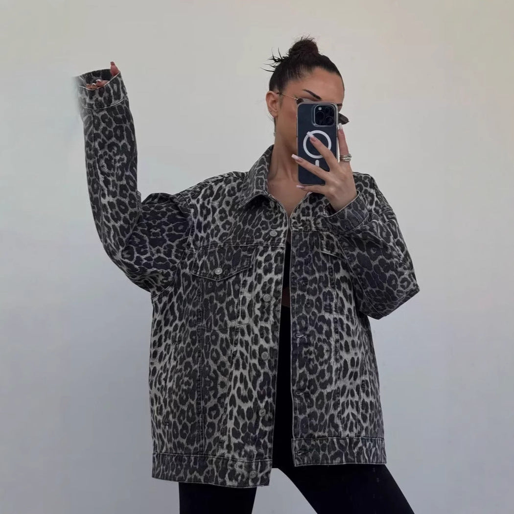 Dams oversized jeansjacka med satt leomönster Mirla-Eva Jonsson
