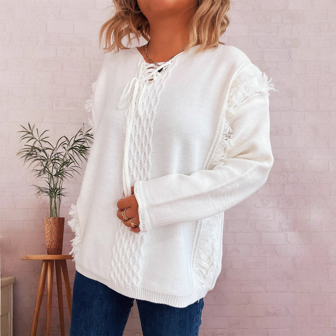 Dams oversized stickad tröja med lekfullt fransdesign och flätmönster Mirla-Eva Jonsson