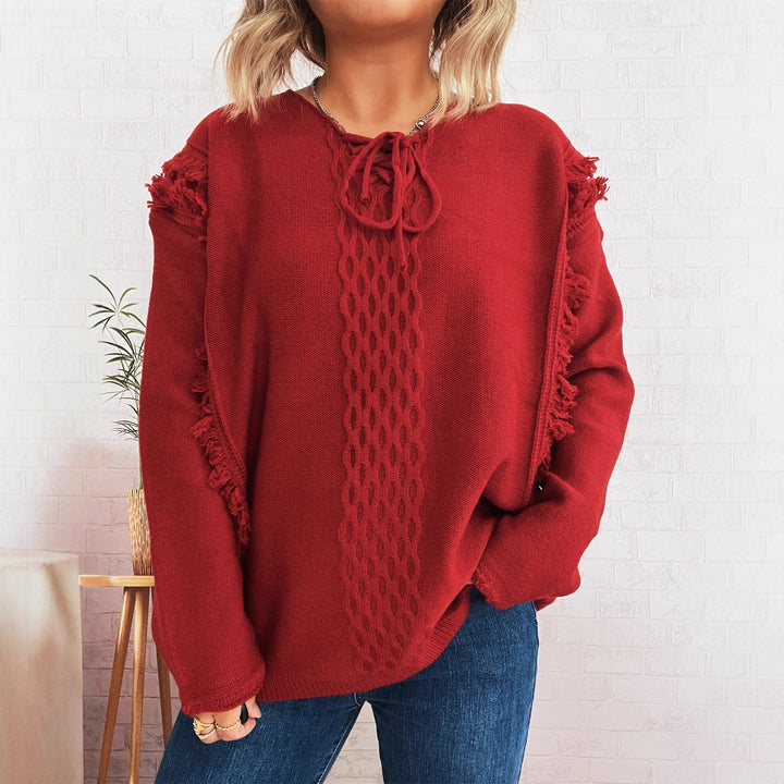 Dams oversized stickad tröja med lekfullt fransdesign och flätmönster Mirla-Eva Jonsson