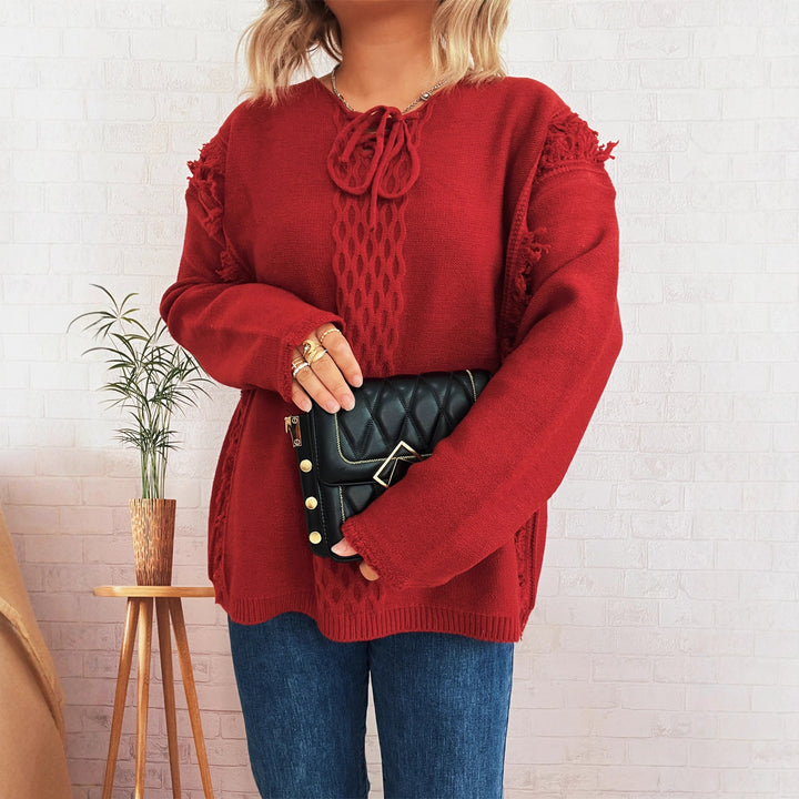 Dams oversized stickad tröja med lekfullt fransdesign och flätmönster Mirla-Eva Jonsson