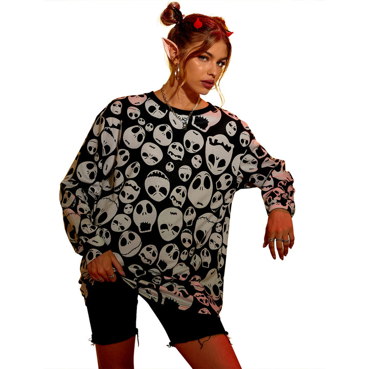 Dams oversized sweatshirt med unik dödskalle design Mirla-Eva Jonsson