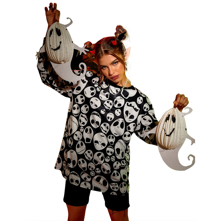 Dams oversized sweatshirt med unik dödskalle design Mirla-Eva Jonsson