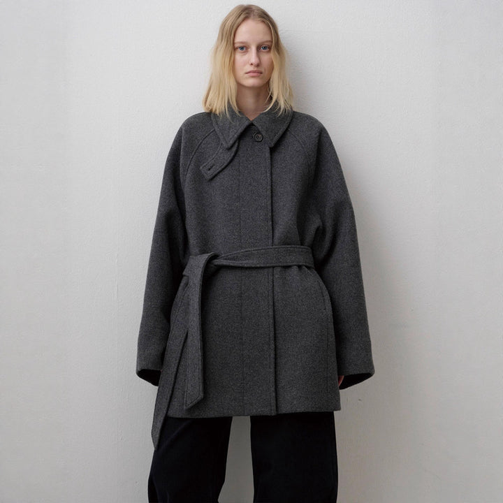 Dams quilted ullkappa med elegant krage Mirla-Eva Jonsson