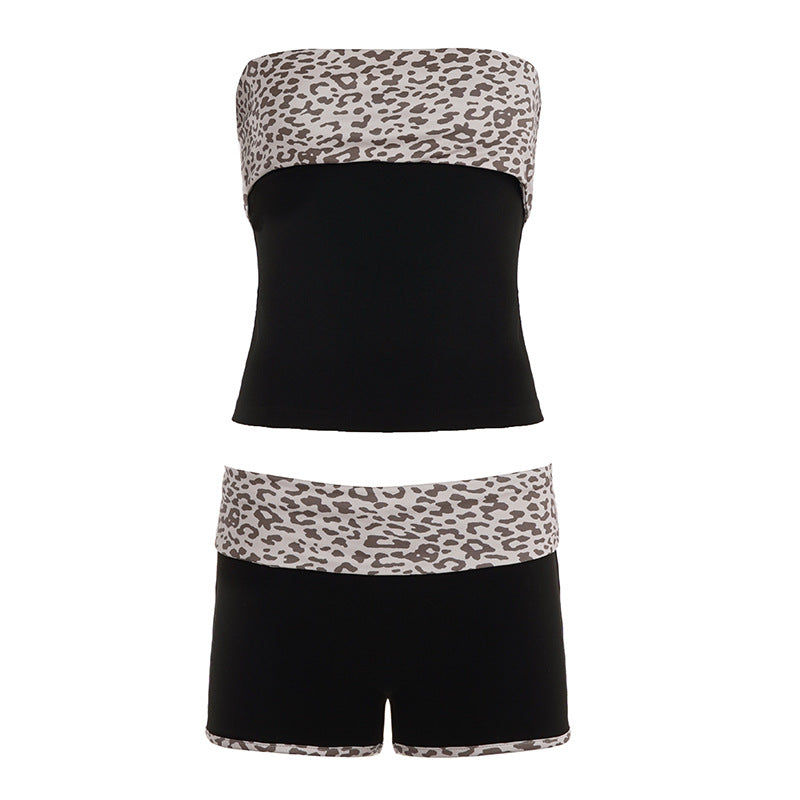 Dams sportigt crop-top och shorts-set i modernt leoprint Mirla-Eva Jonsson
