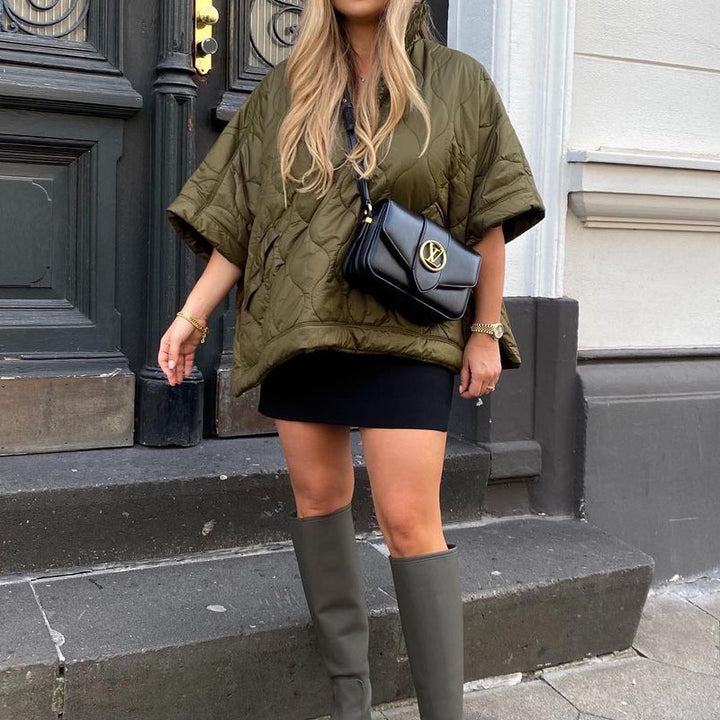 Dams steppjacka med hög krage och praktiska fickor Mirla-Eva Jonsson