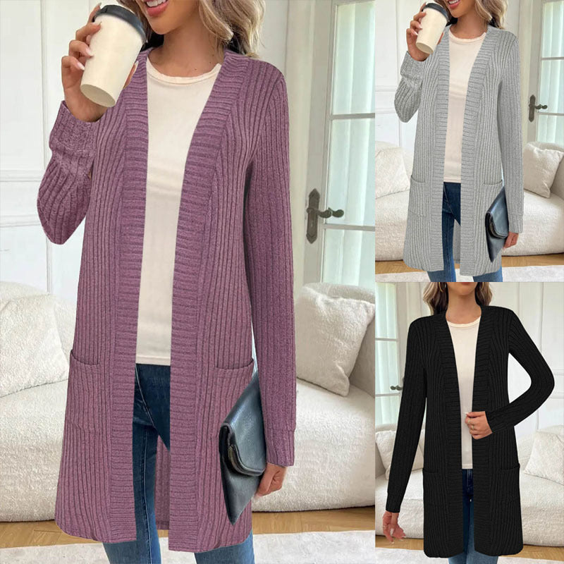 Dams stickad cardigan med fint ribbmönster och praktiska fickor Mirla-Eva Jonsson