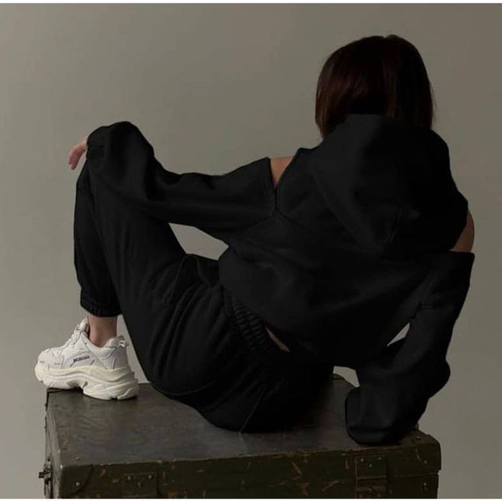 Dams stiliga hoodie topp med öppna axlar och lös passform Mirla-Eva Jonsson