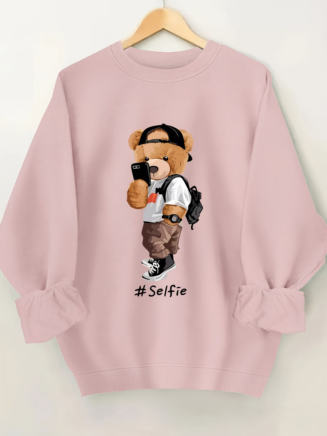 Dams sweatshirt med konstnärlig björndesign och avslappnad passform Mirla-Eva Jonsson