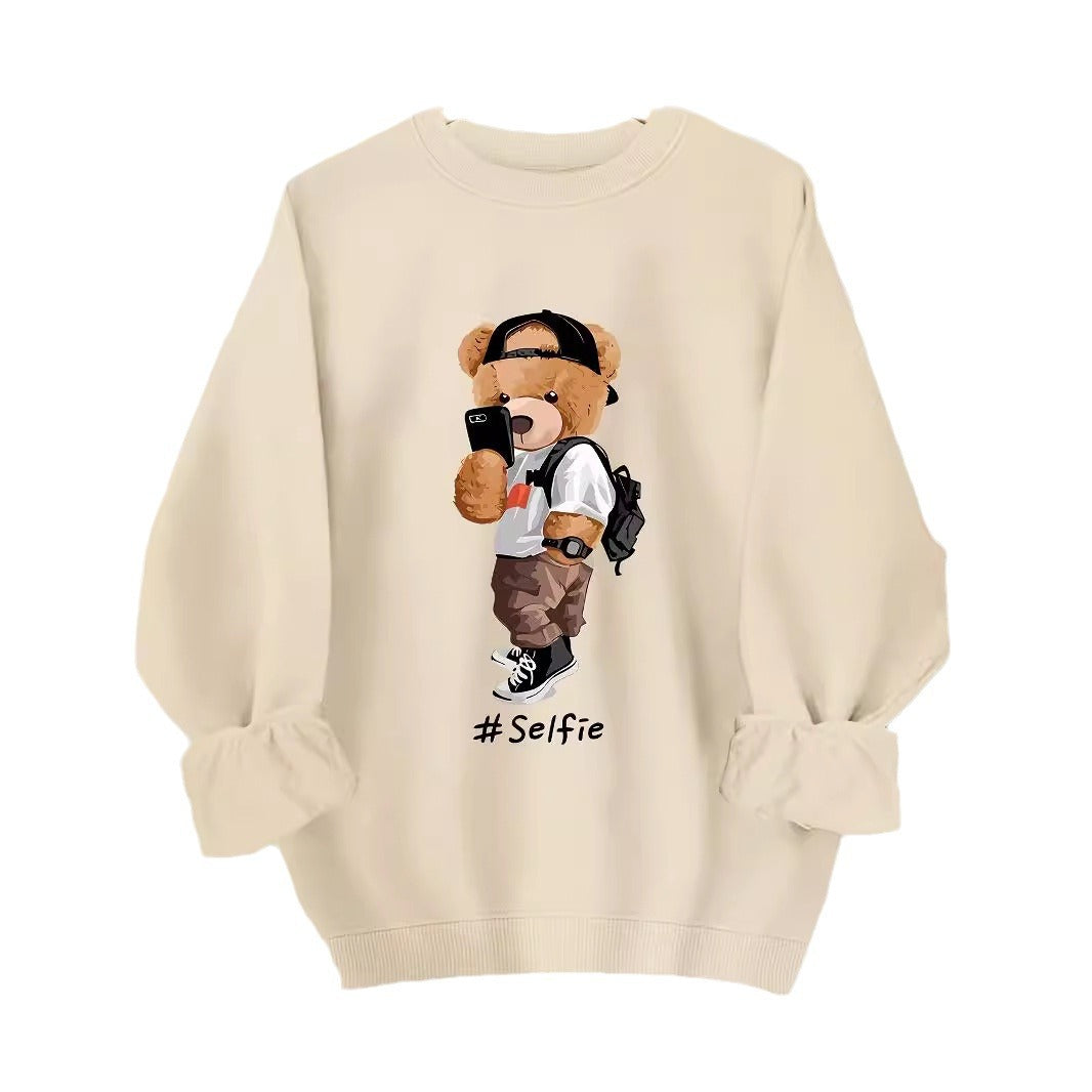 Dams sweatshirt med konstnärlig björndesign och avslappnad passform Mirla-Eva Jonsson