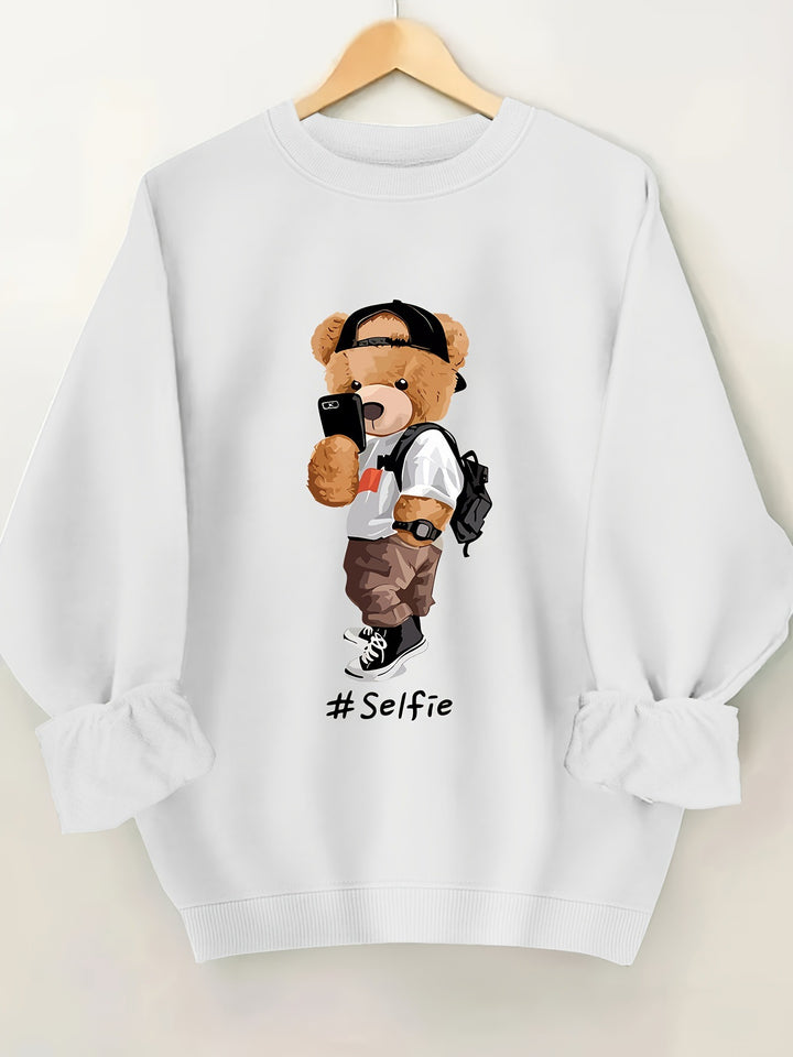 Dams sweatshirt med konstnärlig björndesign och avslappnad passform Mirla-Eva Jonsson