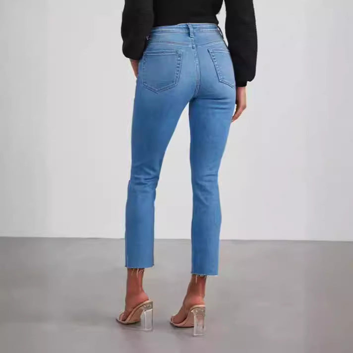 Dams tidlös jeans i modern skärning med cropped ben Mirla-Eva Jonsson