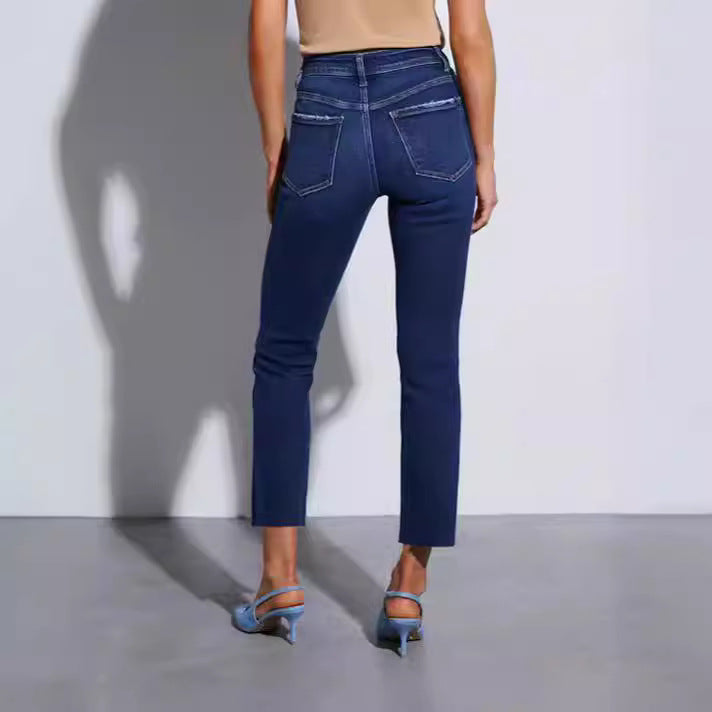 Dams tidlös jeans i modern skärning med cropped ben Mirla-Eva Jonsson