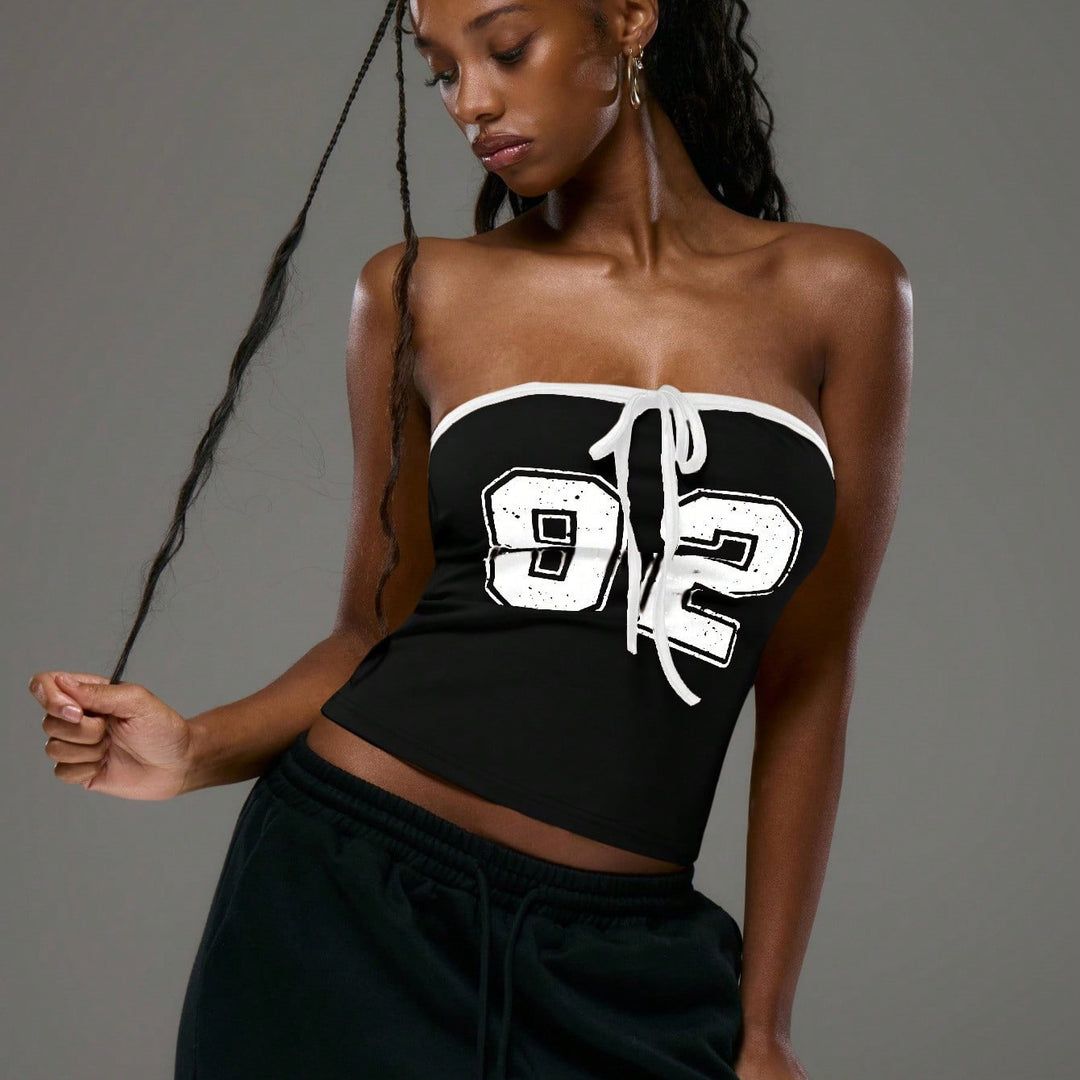 Dams topp med strapless design och dekorativ dragsko Eva Jonsson-Eva Jonsson