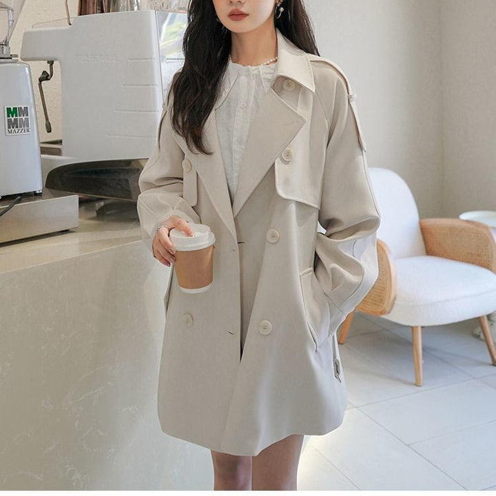 Dams trenchcoat med modernt oversized snitt och eleganta detaljer Mirla-Eva Jonsson