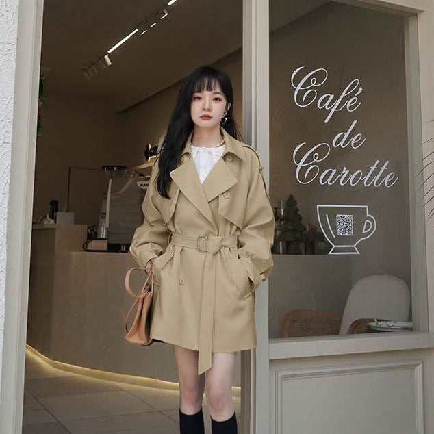 Dams trenchcoat med modernt oversized snitt och eleganta detaljer Mirla-Eva Jonsson