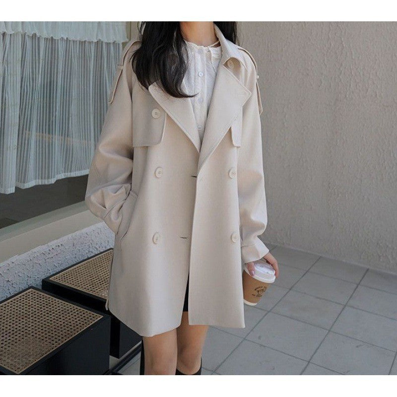 Dams trenchcoat med modernt oversized snitt och eleganta detaljer Mirla-Eva Jonsson
