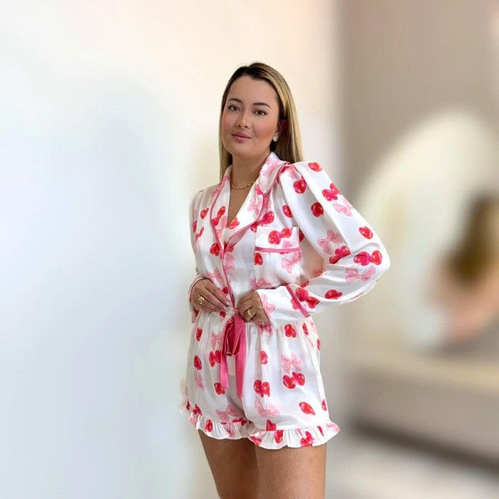 Damsatinsovset med lekfullt rosmönster Eva Jonsson-Eva Jonsson