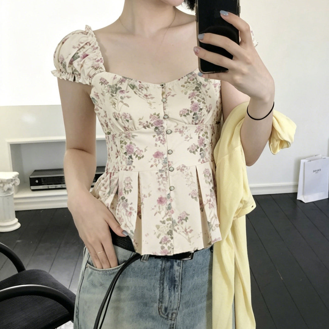 Damsblus med blommönster och volangärmar Mirla-Eva Jonsson