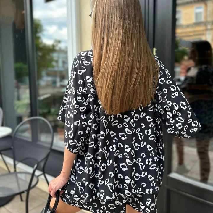 Damset bestående av luftigt överdel och shorts med djurmönster Mirla-Eva Jonsson