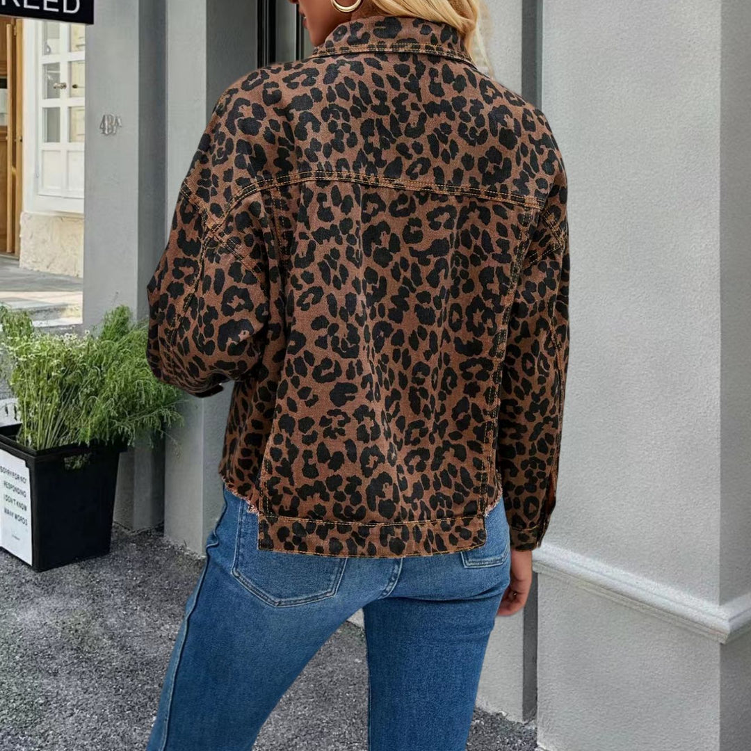 Damsjeansjacka med leopardmönster och avslappnad snitt Mirla-Eva Jonsson