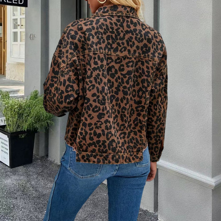 Damsjeansjacka med leopardmönster och avslappnad snitt Mirla-Eva Jonsson