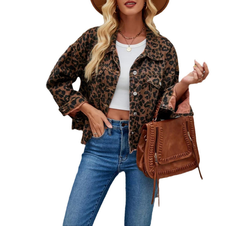 Damsjeansjacka med leopardmönster och avslappnad snitt Mirla-Eva Jonsson