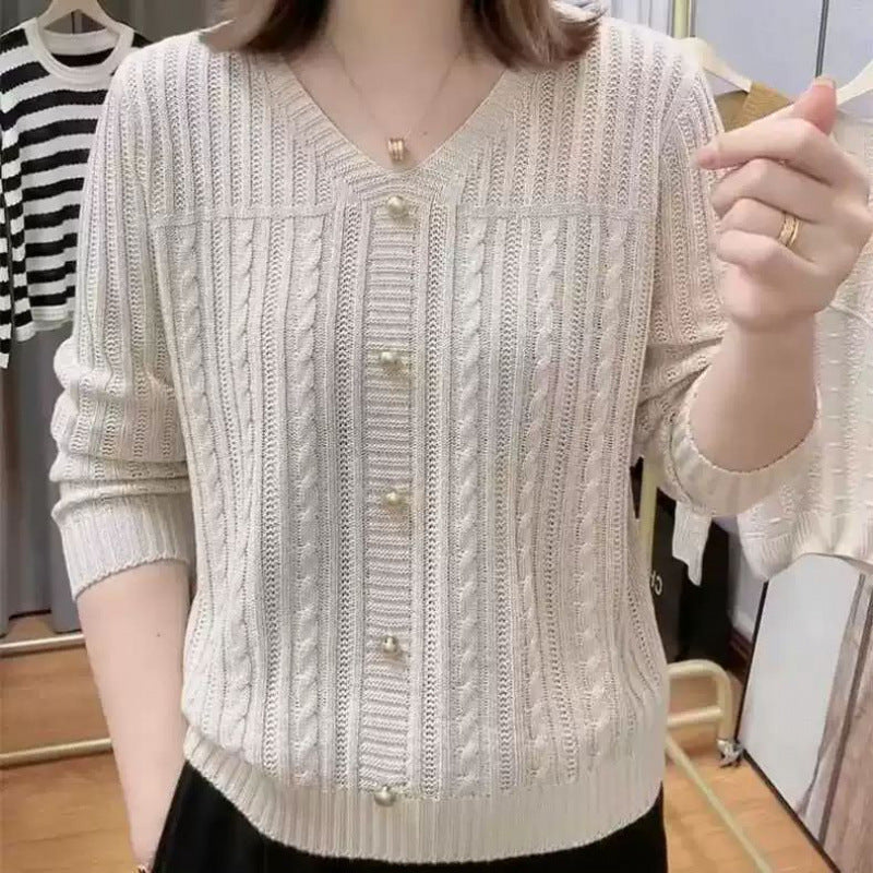 Damsk Cardigan med Fint Flätmönster och Eleganta Pärnknappar Mirla-Eva Jonsson