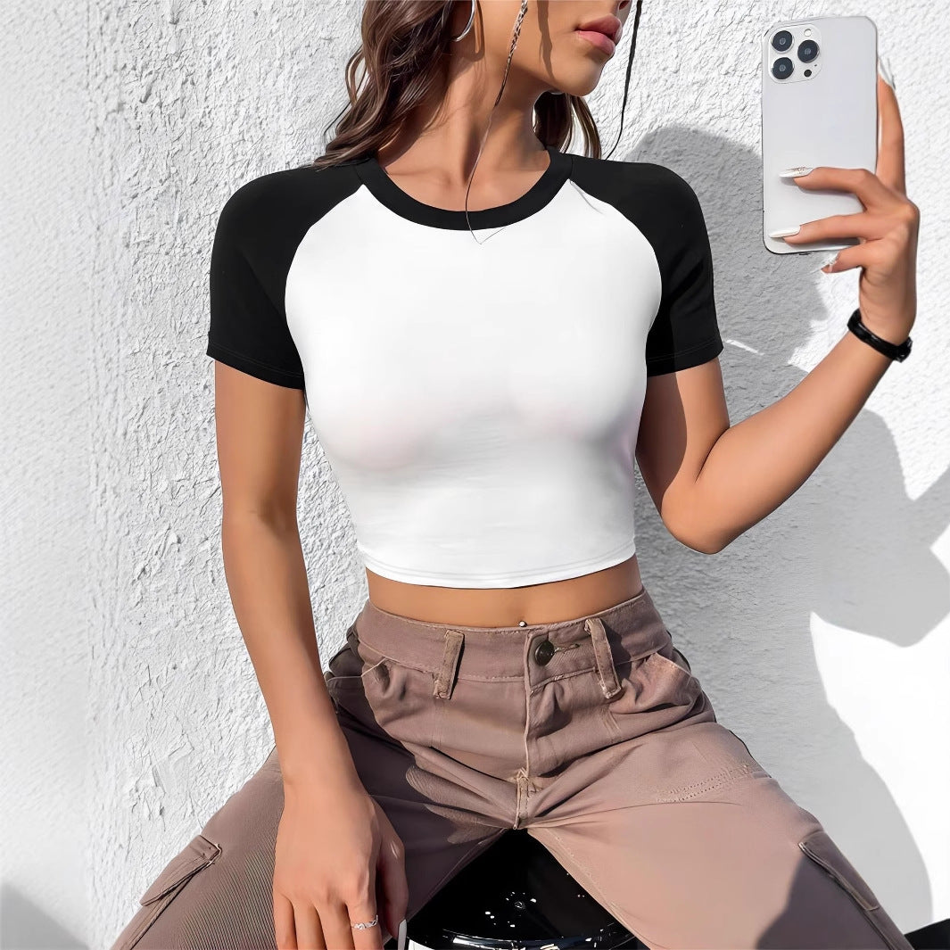 Damsk Crop-T-Shirt med modern raglan-snitt och figurnära design Mirla-Eva Jonsson
