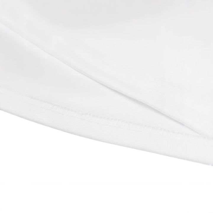 Damsk Crop-T-shirt med fräsch körsbärsmotiv och lekfull slipsdesign Mirla-Eva Jonsson