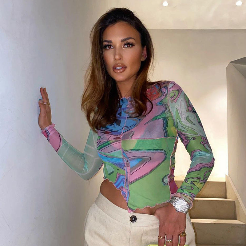 Damsk Crop-Top med kreativa grafiska tryck och figurnära snitt Mirla-Eva Jonsson