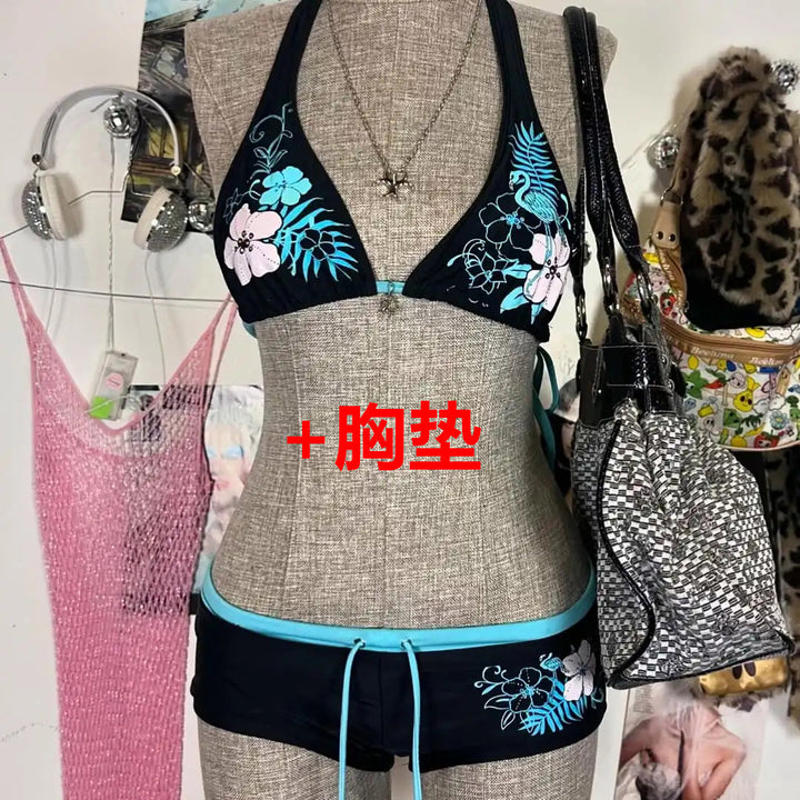 Damsk bikini-set med blommigt mönster och justerbara axelremmar Mirla-Eva Jonsson