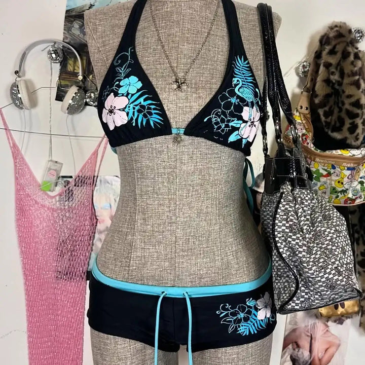 Damsk bikini-set med blommigt mönster och justerbara axelremmar Mirla-Eva Jonsson