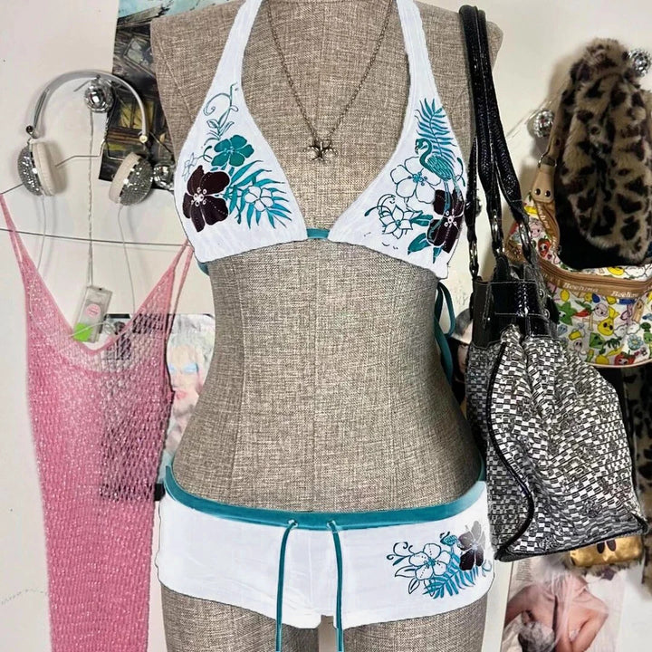 Damsk bikini-set med blommigt mönster och justerbara axelremmar Mirla-Eva Jonsson