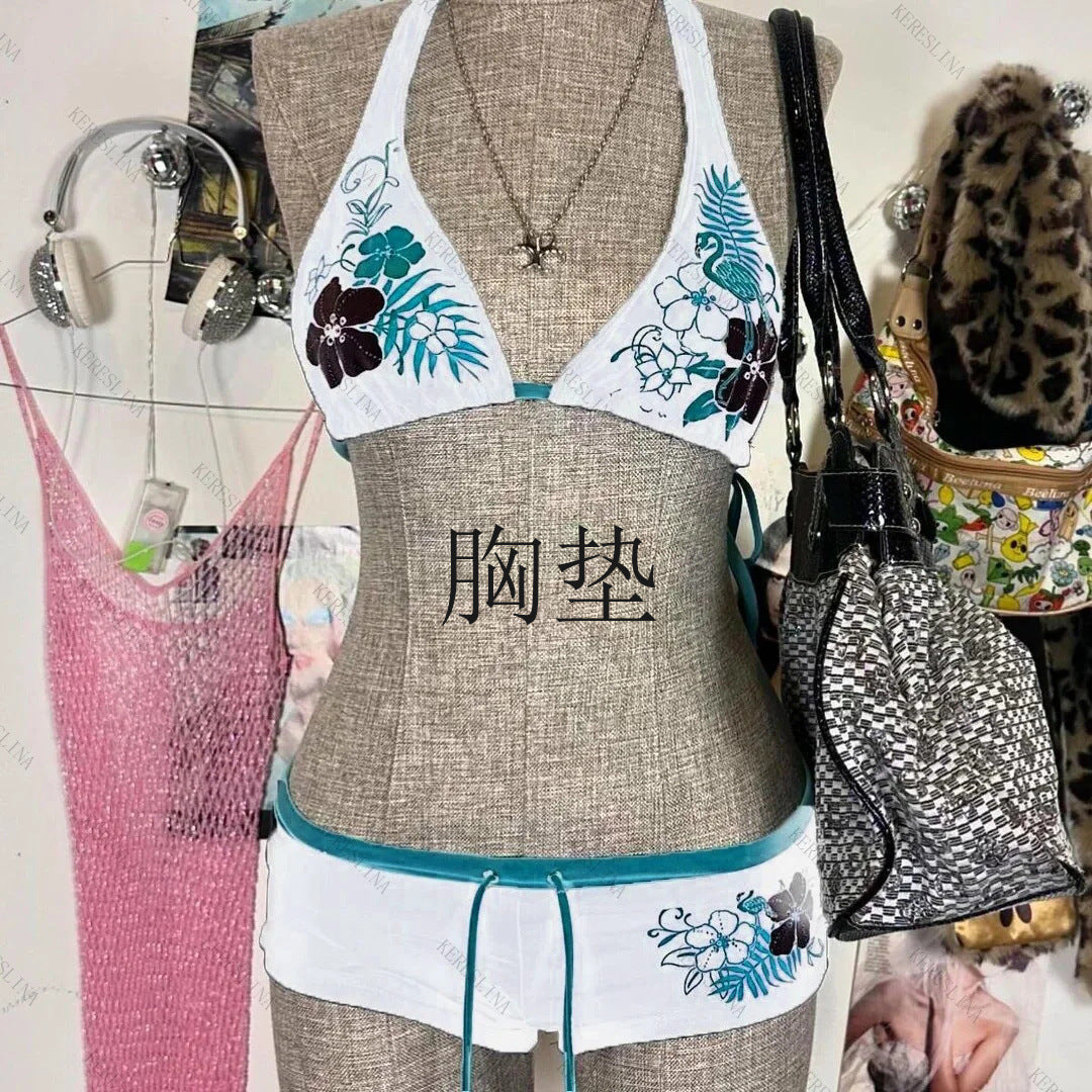 Damsk bikini-set med blommigt mönster och justerbara axelremmar Mirla-Eva Jonsson