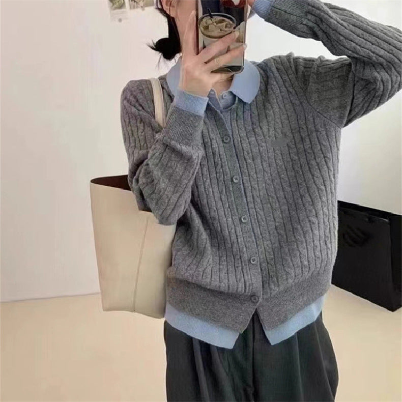 Damsk cardigan med fint flätmönster och eleganta knapprynkor Mirla-Eva Jonsson