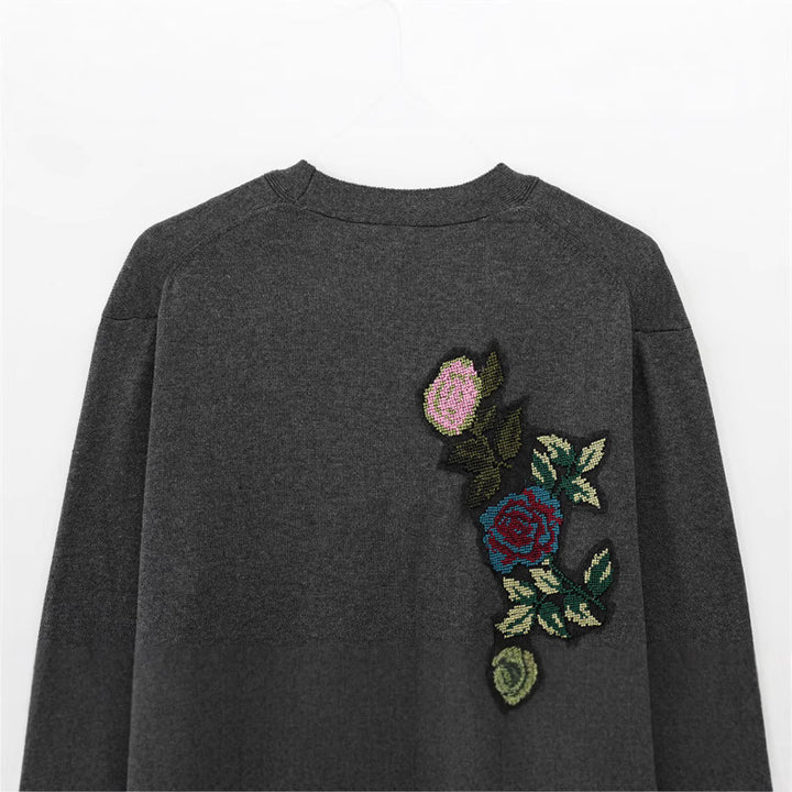 Damsk cardigan med floral broderidesign Mirla-Eva Jonsson